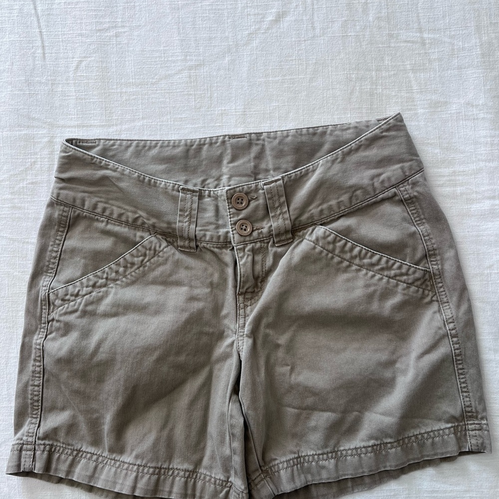 THE NORTH FACE Women’s Khaki Flat Front Slash Pocket Hiking Shorts Size 4
